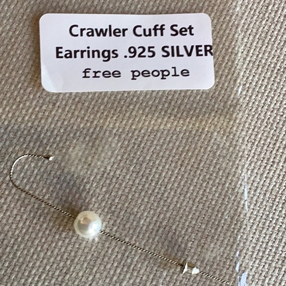 Free People crawler earrings for pierced earrings .925 silver w/pearl accent - Picture 3 of 3